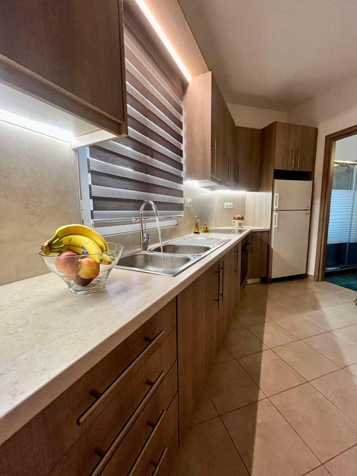 Lia'S Luxury Apartment - Near Airport Koropion Exterior photo