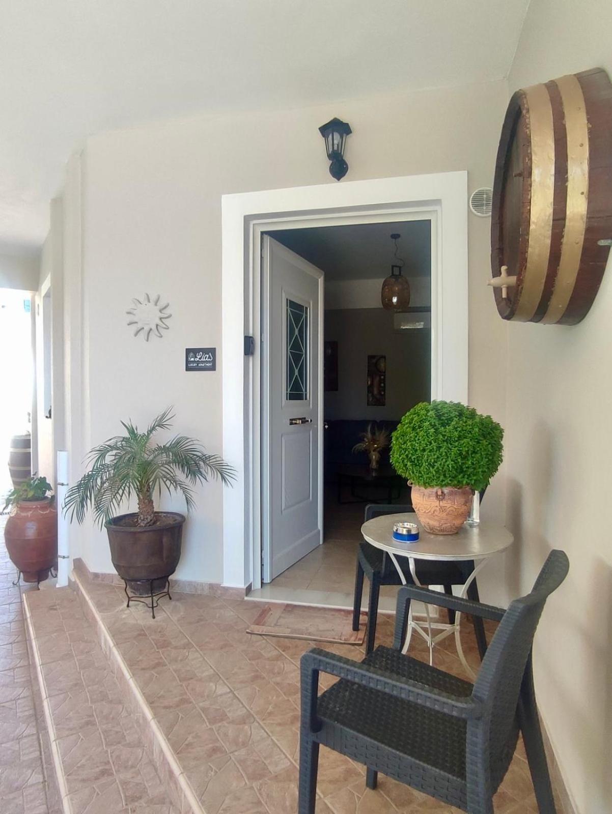 Lia'S Luxury Apartment - Near Airport Koropion Exterior photo